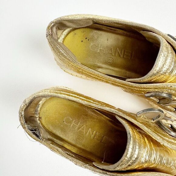 CHANEL Gold Flats Luxurious Loafers - Picture 6 of 13